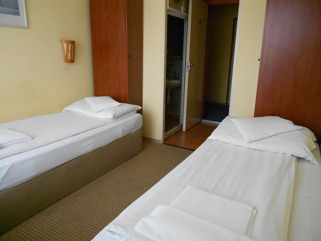 Hotel Seni Studium Budapest Habitación foto